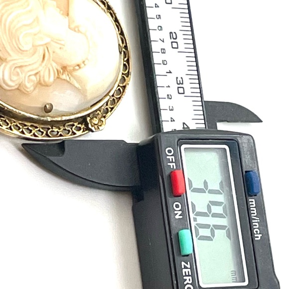 Genuine Cameo Pretty Lady Shell Brooch - Picture 8 of 8